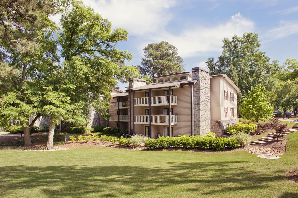 Walton On The Chattahoochee Apartments, 2281 Akers Mill Rd. SE, Atlanta